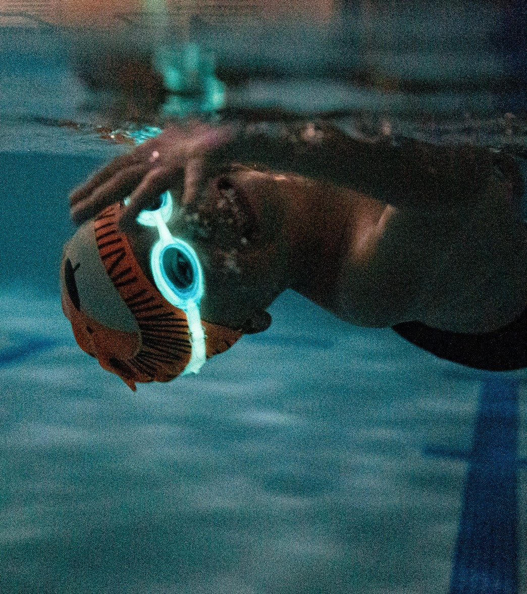 FINIS Kids' FlowGlow Glow-in-the-Dark Goggle