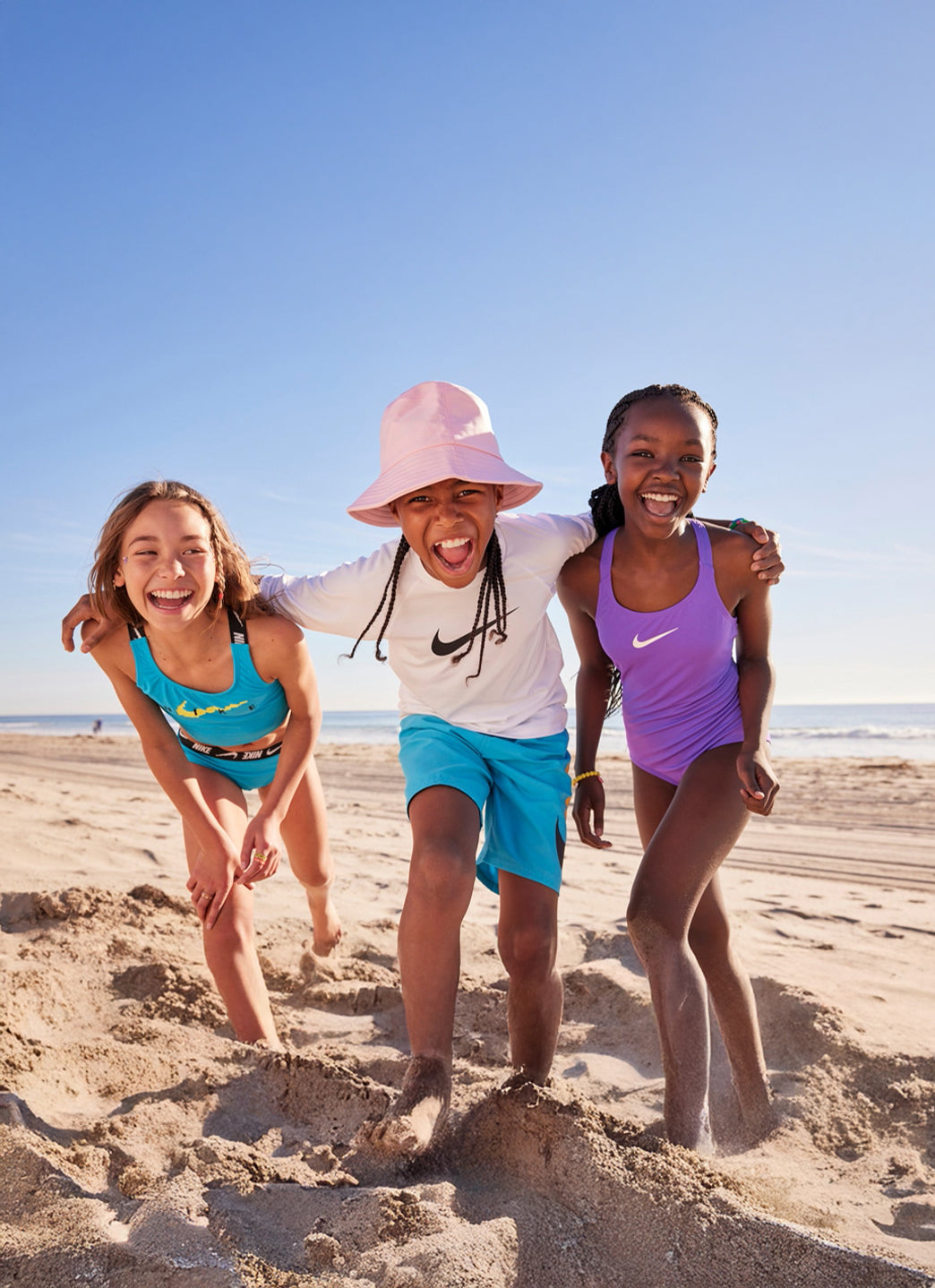 Nike Boys' Solid Hydro Short Sleeve Rashguard (Big Kid)