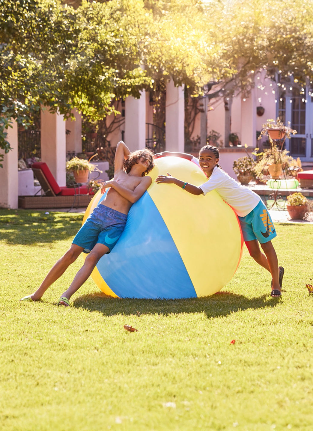 Nike Boys' Solid Hydro Short Sleeve Rashguard (Big Kid)