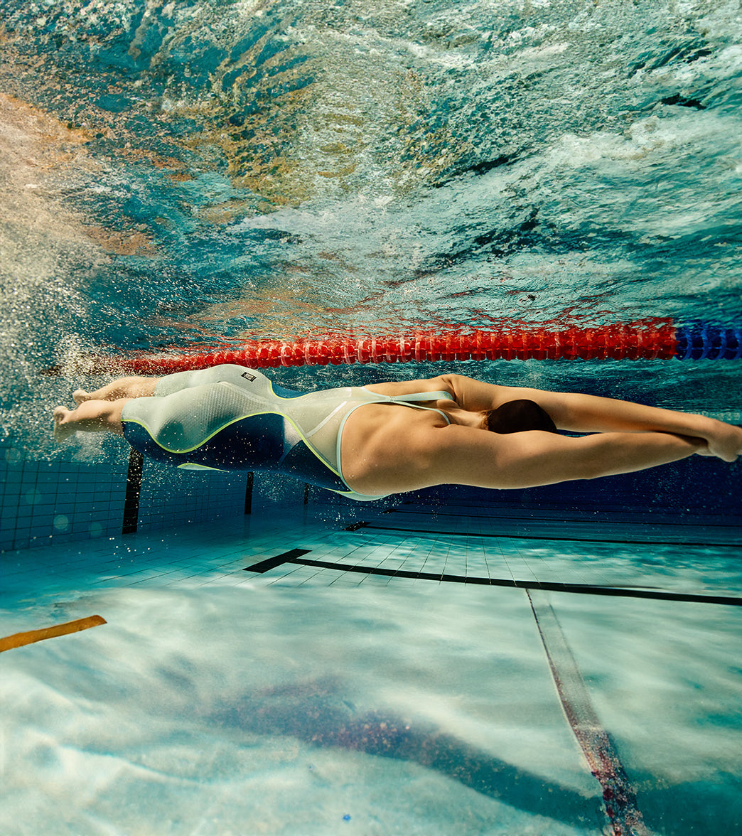 Speedo Women's LZR Intent 2.0 Closed Back Kneeskin Tech Suit Swimsuit